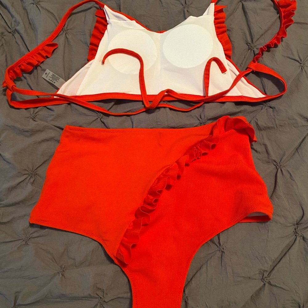 Red bikini - Picture 2 of 2
